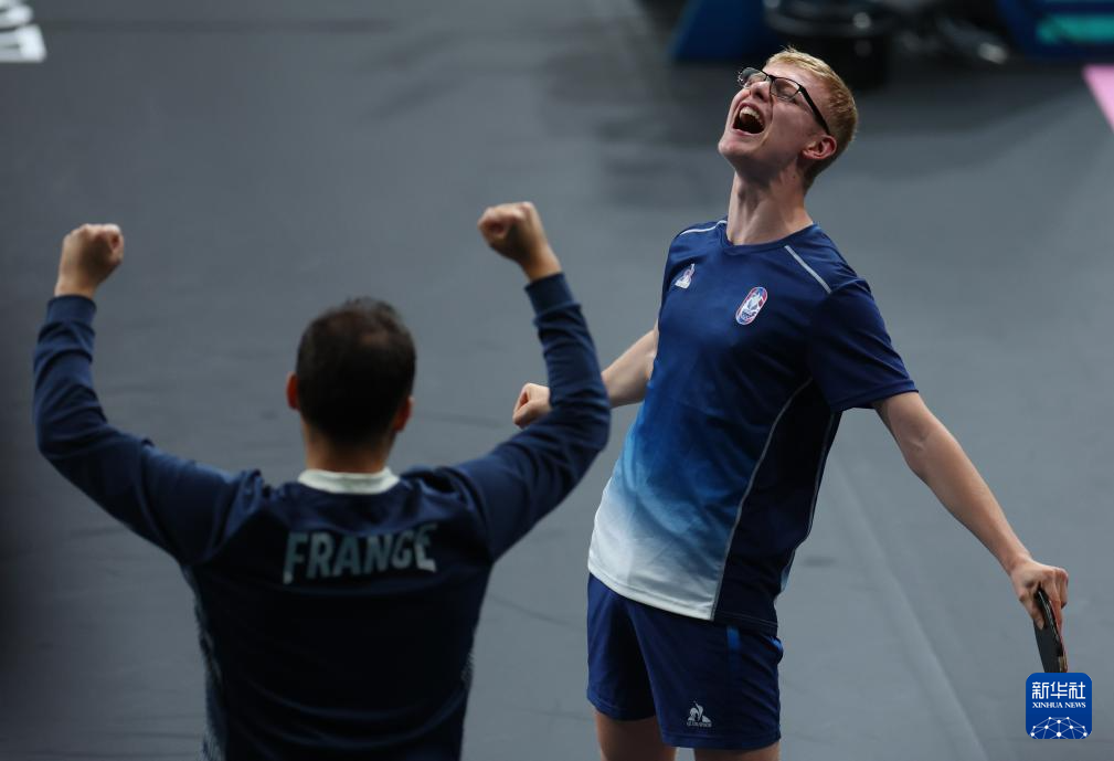 曼城则是依 曼城则是依