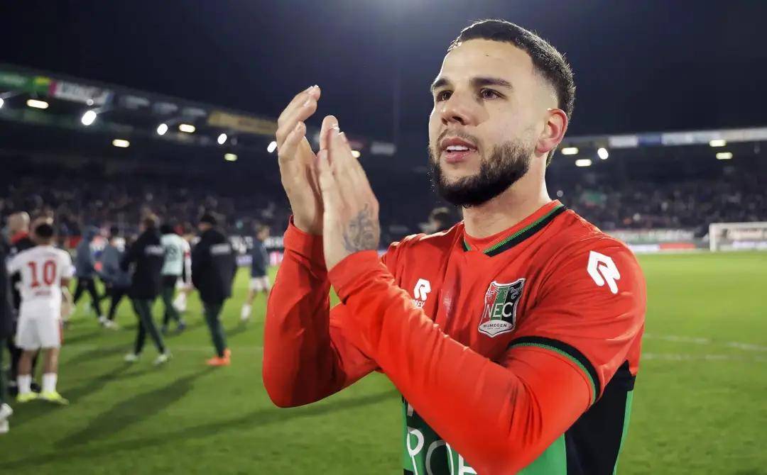 杯都是足球 杯都是足球