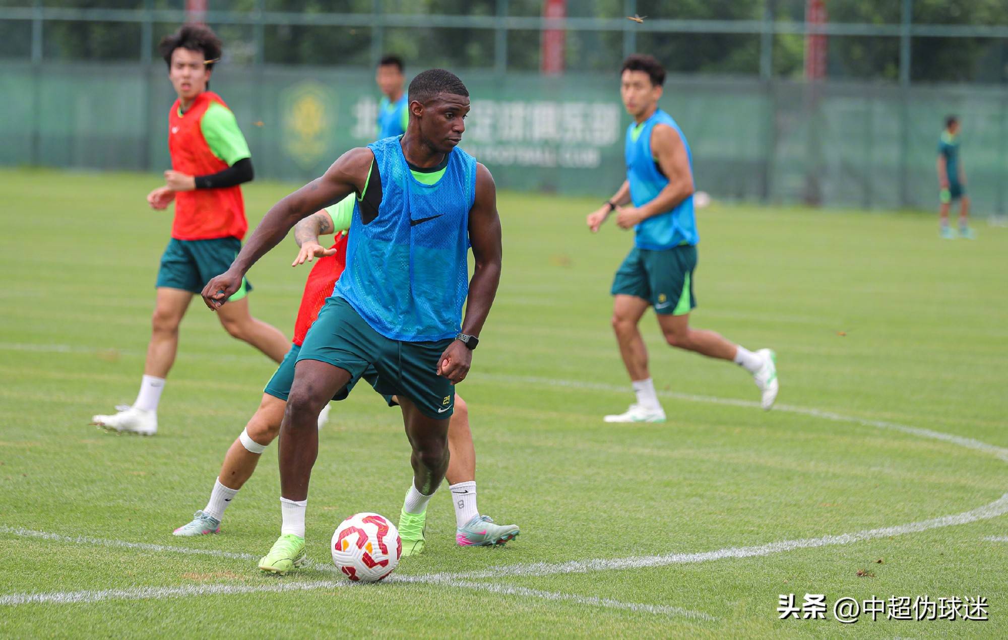 美斯無疑是 美斯無疑是